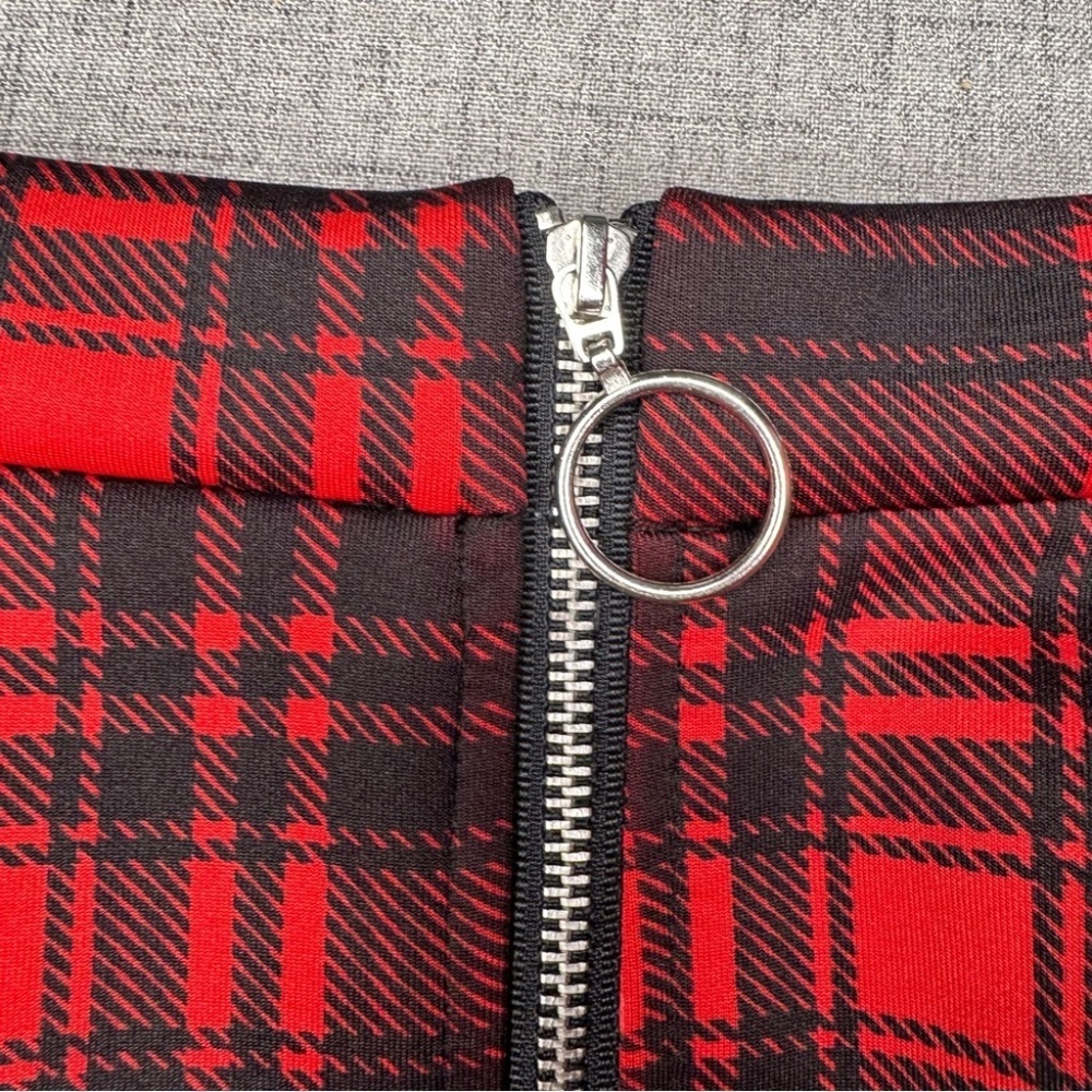 Hot Topic Buffalo Plaid Zip Front Skater Mini Skirt with Pockets Red Black Small - Picture 3 of 9